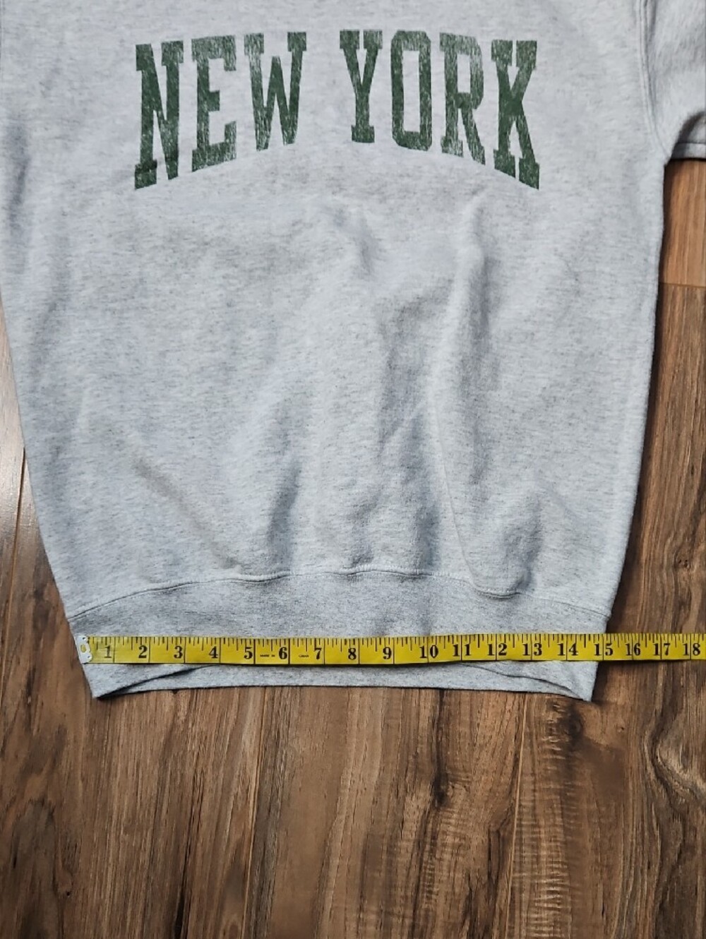 Women's Light Gray 'New York' Pullover Sweatshirt Medium - Picture 6 of 7